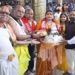 भक्ति का अनोखा उत्सव: मनोकामना पूरी होने पर महाकाल को 2.35 किलो चांदी का मुकुट च