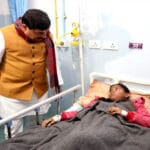 मुख्यमंत्री ने इंदौर के अस्पतालों में पहुँचकर दूषित जल से बीमार मरीजों का जाना ह