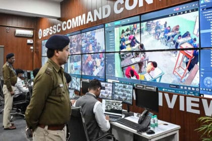 तकनीकी खामी से परीक्षा रद्द: कानपुर के परीक्षा केंद्र पर अभ्यर्थियों का हंगामा