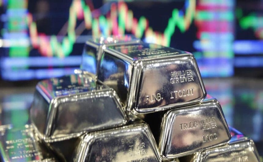 चांदी के बढ़ते दामों से व्यापार ठप होने की आशंका, कारोबारी और ग्राहक दोनों चिंति