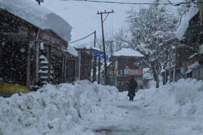 बर्फबारी से जम्मू-कश्मीर में हाईवे बंद, उधमपुर में आवाजाही रोकी गई, डोडा में स्थ