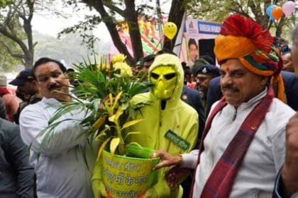 मुख्यमंत्री मोहन यादव ने राहगीरी आनंद उत्सव का उद्घाटन किया, मंच से लहराई गदा