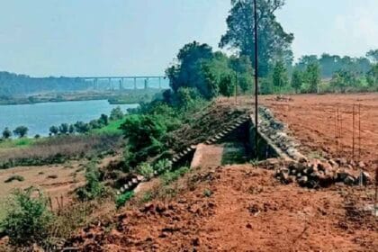 नर्मदा नदी के पास बन रही कॉलोनी पर प्रशासन की सख्ती, जबलपुर में बुलडोजर कार्रवाई