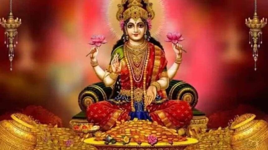 घर के मंदिर में न रखें ये मूर्तियां, धन हानि का संकेत