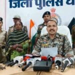धमतरी में बड़ी कामयाबी: 5 लाख की इनामी नक्सली भूमिका ने पुलिस के सामने डाला हथिय