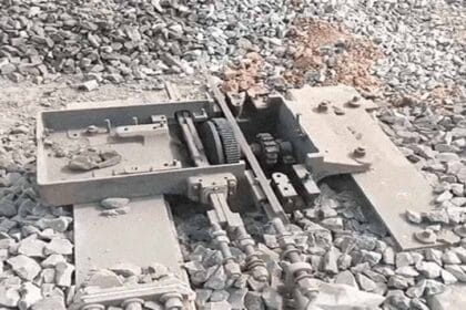 कुसमुंडा-जटगा रेल लाइन पर चोरी, प्लेट और हैवी मशीनरी समेत 2 करोड़ का माल ले गए च