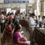 कानपुर:3500 करोड़ की ठगी का खुलासा, रजिस्ट्री ऑफिस में आयकर टीम ने मारा छापा