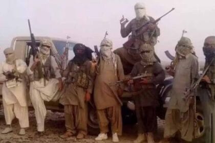 PAK आर्मी पर भारी दबाव: बलूचिस्तान में 12 शहरों में हमले, कई थानों पर बागियों का