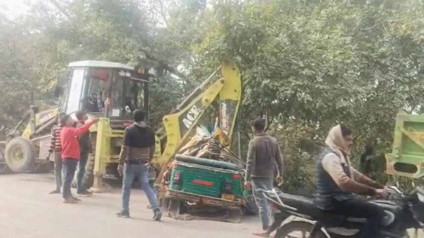 तेज रफ्तार बनी मौत की वजह: यूपी में ट्रक-ऑटो टक्कर में पांच लोगों की जान गई