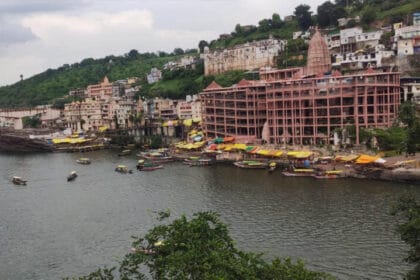 ओंकारेश्वर में नए साल पर भारी भीड़ की संभावना, VIP सुविधाएं अस्थायी रूप से बंद