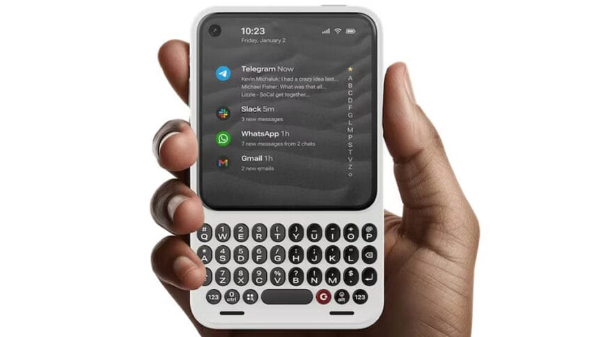 BlackBerry की तरह डिजाइन और iPhone के फीचर्स, लॉन्च हुआ नया स्मार्टफोन
