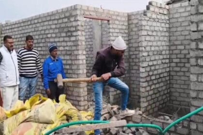 उज्जैन: महाकाल मंदिर के समीप अवैध होटल पर नगर निगम का कड़ा प्रहार, 3 मंजिला होटल