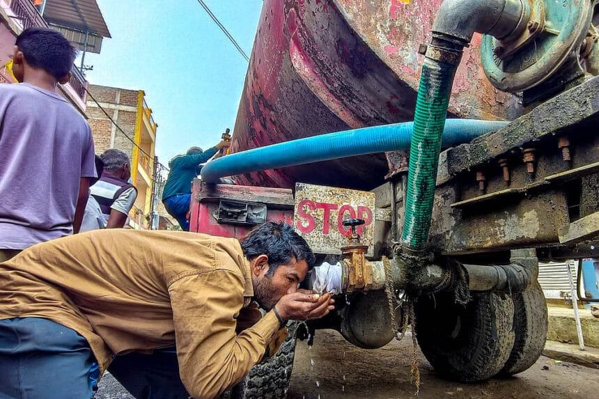‘पैसे बचाने के चक्कर में ड्रेनेज के पास बिछाई गई वॉटर लाइन’, इंदौर त्रासदी पर ‘व
