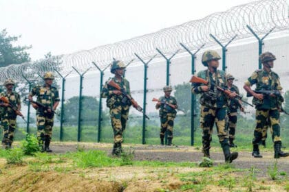 BSF की नई रणनीति, भारत-बांग्लादेश सीमा पर 12 फीट ऊंची स्मार्ट फेंसिंग का निर्माण