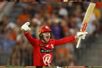 BBL में आखिरी गेंद पर छक्का, 19 वर्षीय खिलाड़ी ने मेलबर्न रेनेगेड्स को दिलाई पर्