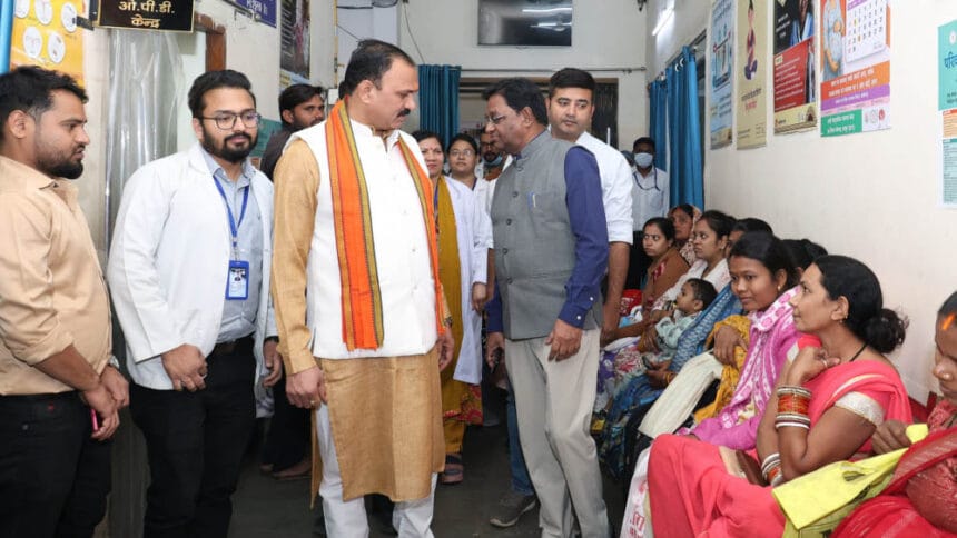 रायपुर: मंत्री जायसवाल ने शहरी सामुदायिक स्वास्थ्य केंद्र का दौरा किया, व्यवस्था