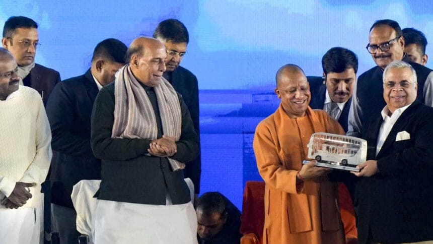 योगी आदित्यनाथ सरकार की औद्योगिक नीति को मिला उद्योग जगत का भरोसा