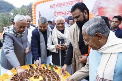 बिहार के मुख्यमंत्री नितीश बोले शकुनी चौधरी से- ‘आपका बेटा सम्राट बहुत आगे जाएगा