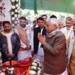 चिराग के दही-चूड़ा भोज में चेतन के पास पहुंचे CM नीतीश