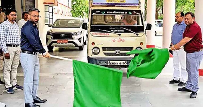 कांकेर कलेक्टर ने स्वास्थ्य सुविधाएं बेहतर बनाने रवाना की मोबाइल मेडिकल यूनिट