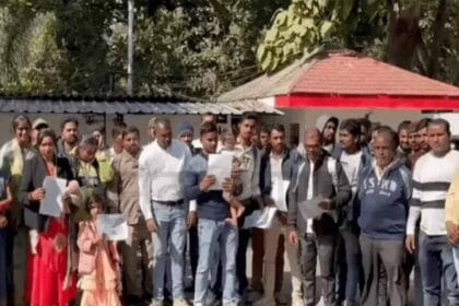 गृहमंत्री विजय शर्मा के बंगले के सामने पहुंचे CAF कैंडिडेट्स