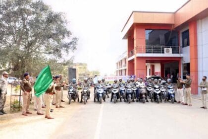 राष्ट्रीय सड़क सुरक्षा माह में यातायात नियमों का पालन करवाने निकाली हेलमेट बाइक र