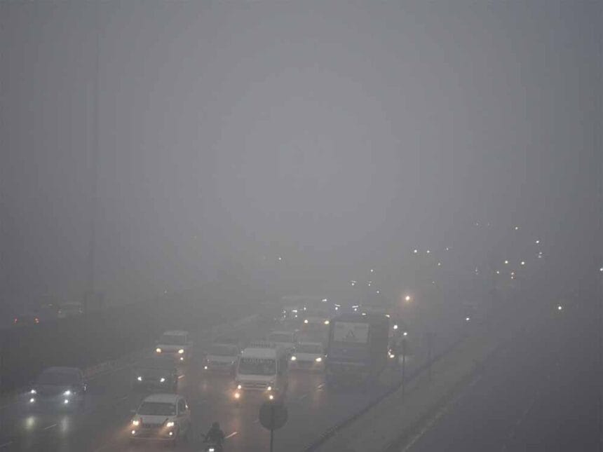 पारा @2.9 डिग्री, खूब ठिठुर रही दिल्ली