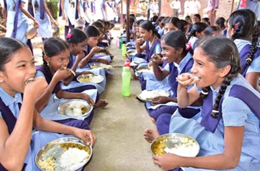 स्कूलों में बच्चों को ठण्ड से बचाने मिलेगी गुड़-रोटी और सोया खिचड़ी