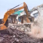 देवरिया, संभल और वाराणसी में प्रशासन का एक्शन, मजार और सरकारी जमीन पर बने मकान ध