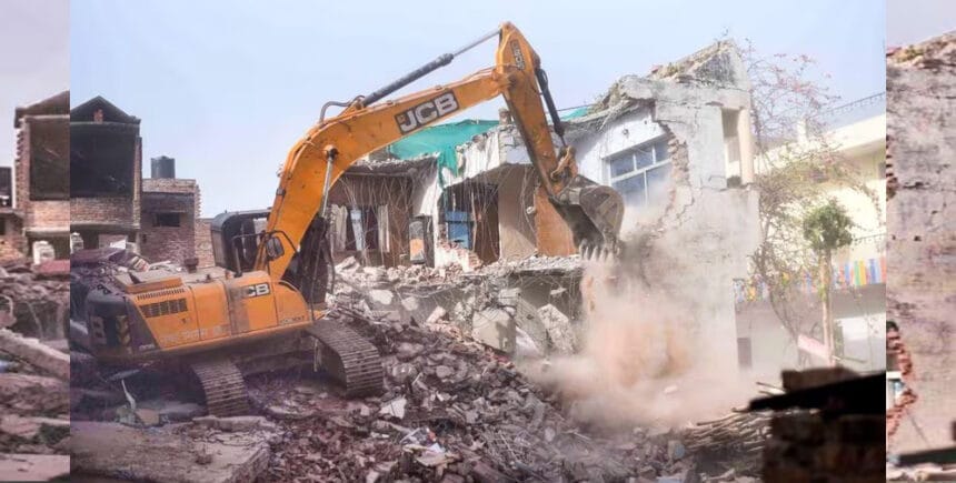 देवरिया, संभल और वाराणसी में प्रशासन का एक्शन, मजार और सरकारी जमीन पर बने मकान ध