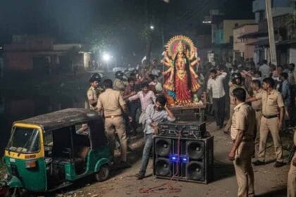 विसर्जन जुलूस के दौरान पथराव में कई पुलिस जवान घायल