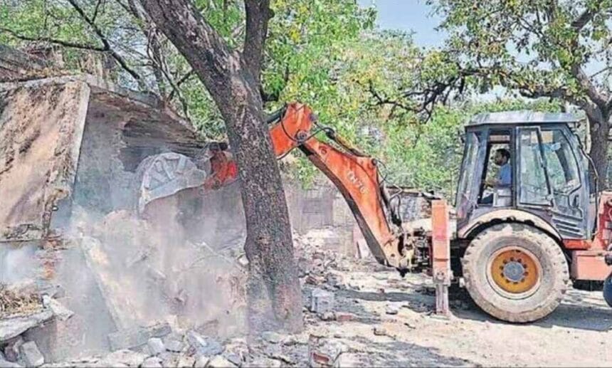 झारखंड में 50 करोड़ की सरकारी जमीन पर गरजा बुलडोजर