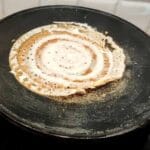 आयरन तवे को धोने के बाद सही इस्तेमाल कर डोसे को चिपकने से बचाएं