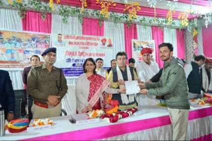 प्रभारी मंत्री बिश्नोई ने जनसंवाद में सुनी ग्रामीणों की परिवेदनाएं