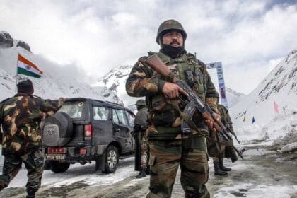 J-K में सेना की गाड़ी 200 फुट गहरी खाई में गिरी,  10 जवानों की मौत