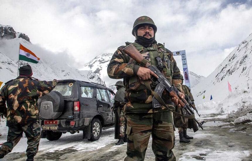 J-K में सेना की गाड़ी 200 फुट गहरी खाई में गिरी,  10 जवानों की मौत