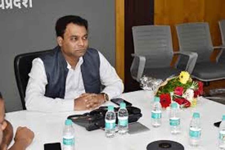 आयुक्त श्री भोंडवे ने मुख्यमंत्री शहरी पेयजल योजना में अनियमितता पर की कड़ी कार्