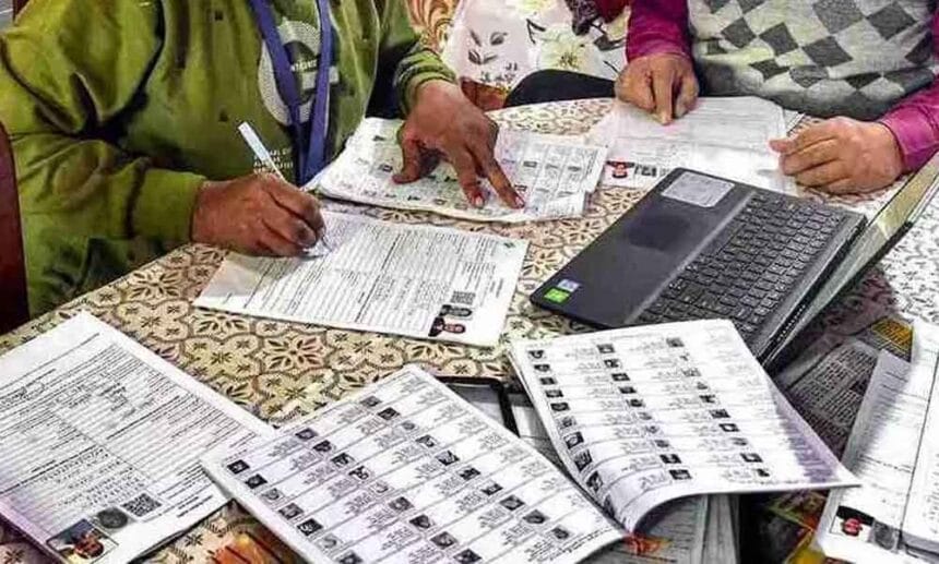 पश्चिम बंगाल में BLO ने की आत्महत्या, स्कूल के कमरे में फंदे से लटका मिला शव 1 पश्चिम बंगाल में BLO ने की आत्महत्या, स्कूल के कमरे में फंदे से लटका मिला शव