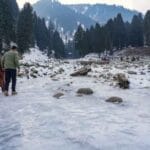 चिल्लई कलां की शुरुआत से ठिठुरा कश्मीर, माइनस में तापमान, बर्फ की चादर बनी डल ले