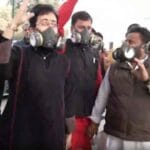 प्रदूषण को लेकर दिल्ली विधानसभा में हंगामा, ‘आप’ विधायकों ने किया विरोध प्रदर्शन