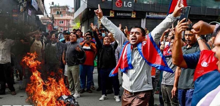 थमी नहीं बांग्लादेश में हिंसा: अल्पसंख्यक हिंदुओं को बनाया जा रहा निशाना