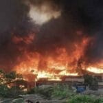 रोहिंग्या शिविर में त्रासदी: आग ने झोपड़ियां जलाकर हजारों शरणार्थियों को घर से ब