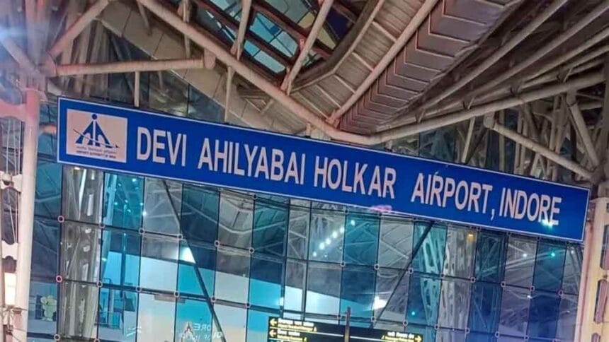 उड़ान के दौरान बिगड़ी तबीयत: इंदौर में एयर इंडिया एक्सप्रेस विमान की आपात लैंडिं