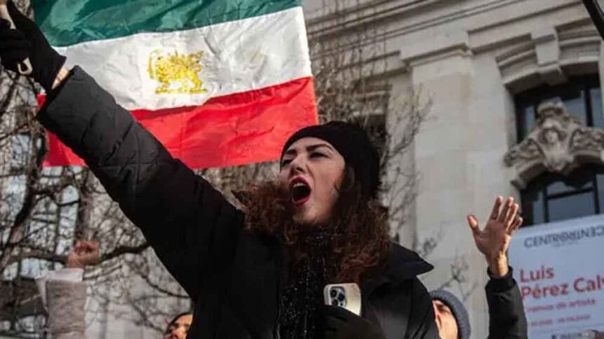 चौंकाने वाली रिपोर्ट: ईरान में हिंसक दमन में हजारों प्रदर्शनकारी मारे गए