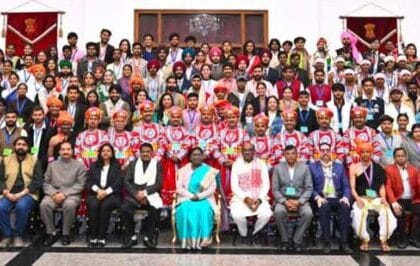 राष्ट्रपति भवन में छत्तीसगढ़ की झांकी कलाकारों का सम्मान