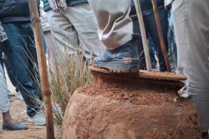 निवाई में रहस्यमय घड़ा: दिन भर की जांच के बाद रात को दोबारा खुदाई