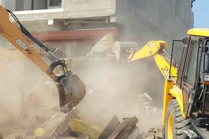 अपराधियों पर प्रशासन का वार, कोटा में हिस्ट्रीशीटर आदिल मिर्जा का घर जमींदोज