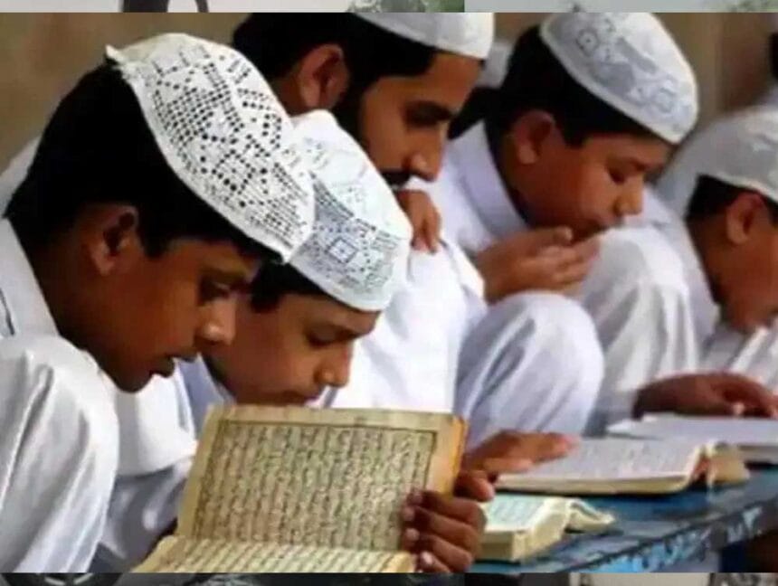 यूपी में दो मदरसों की मान्यता रद्द, शमशुल हुदा का लंदन से वेतन-पेंशन लेने का माम