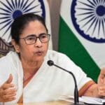 वोट कटने का आरोप: ममता बनर्जी ने चुनाव आयोग को घेरा, कहा– लोकतंत्र से हो रहा खिल