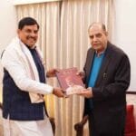 पद्मश्री लेखक आलोक मेहता ने मुख्यमंत्री डॉ. यादव को भेंट की ‘मोदी राज के 25 वर्ष